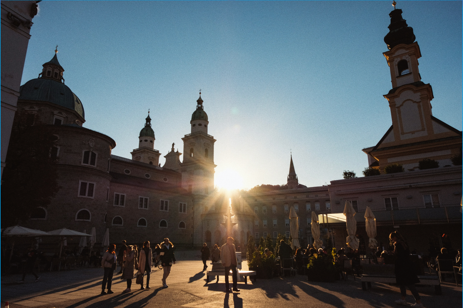 Salzburg – der Geburtsort der innovativen NFC-Schmuck-Geschenkidee, die Gravur und digitales Fotoalbum in einem einzigartigen Accessoire vereint.